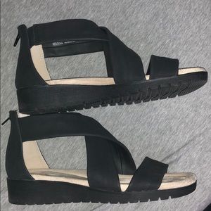 Earth Spirit sandals black 8 LIKE NEW
